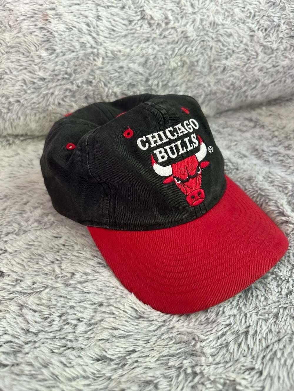 Vintage Bulls Snap Back hat embroidered NBA Chicago green underbrim